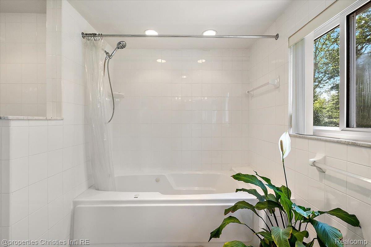 3010 Parkland Drive