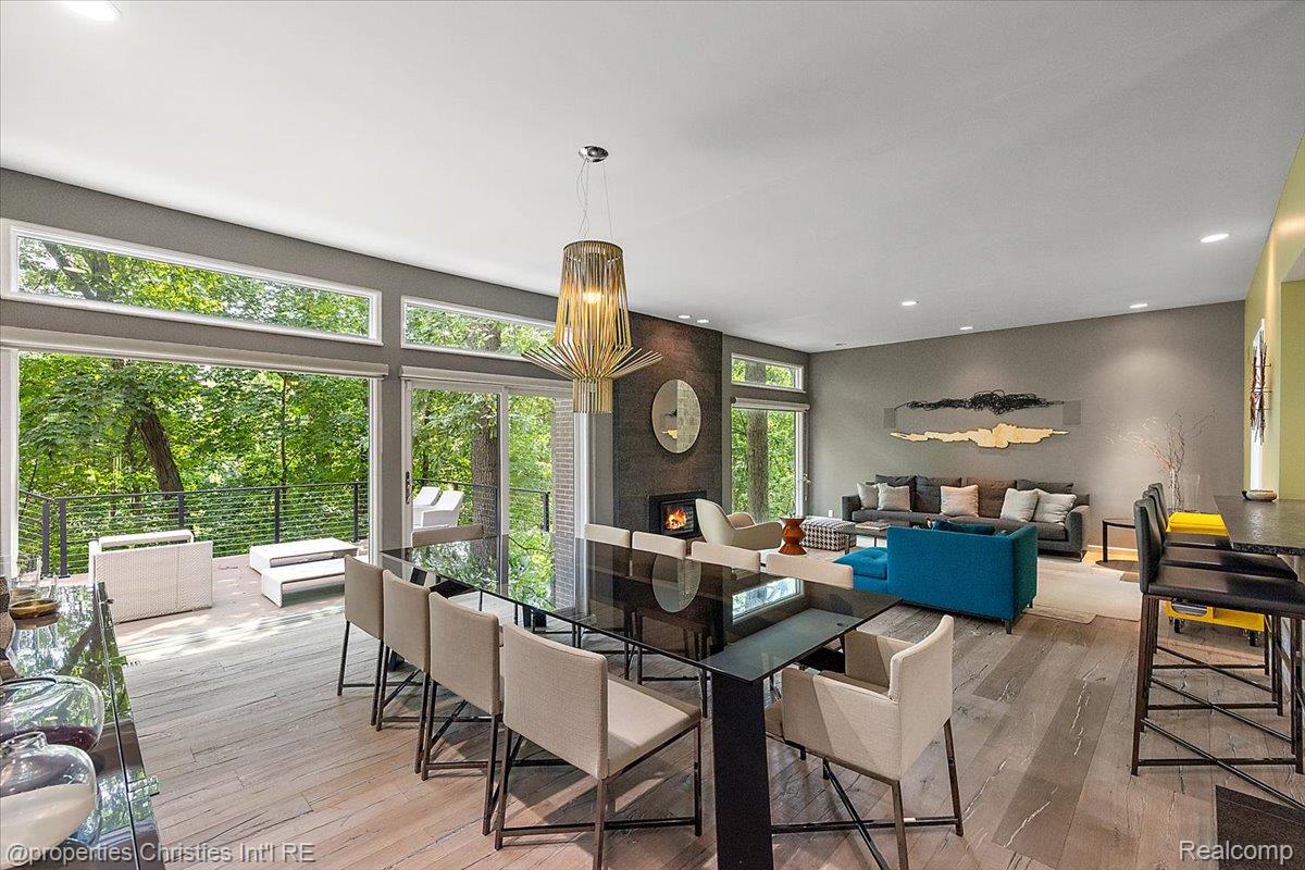 7371 Lindenmere Drive