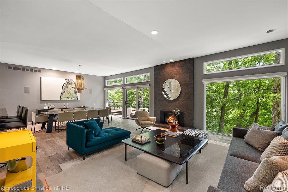 7371 Lindenmere Drive