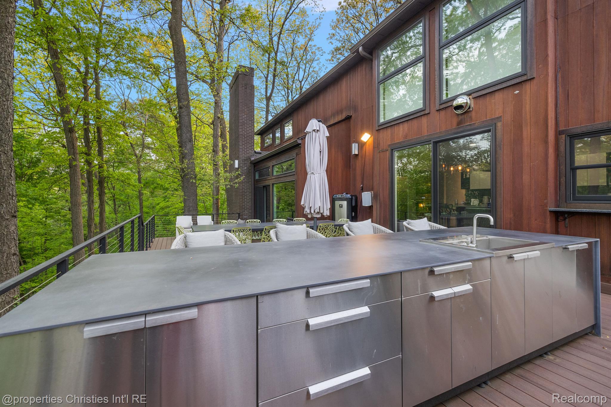 7371 Lindenmere Drive