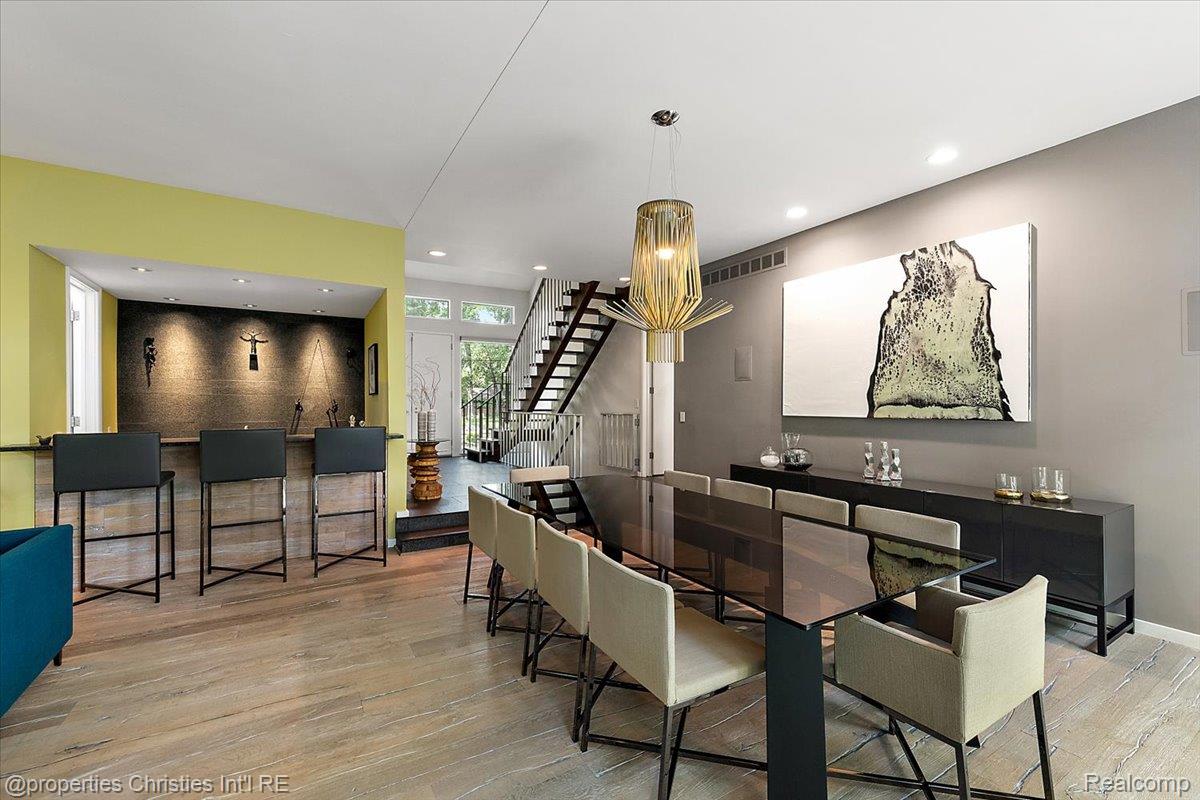 7371 Lindenmere Drive