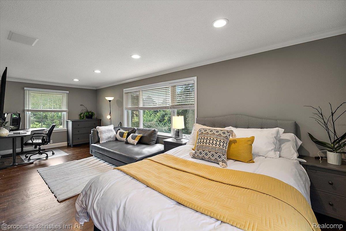 3060 Chickering Lane