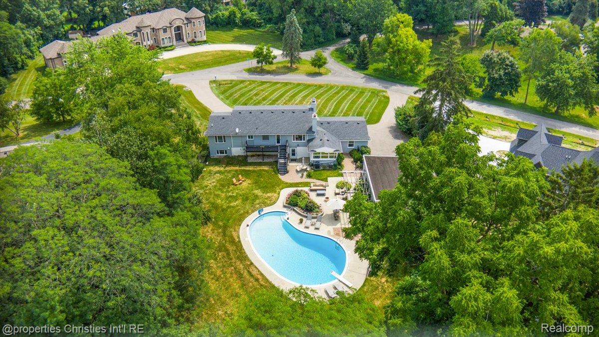 3060 Chickering Lane