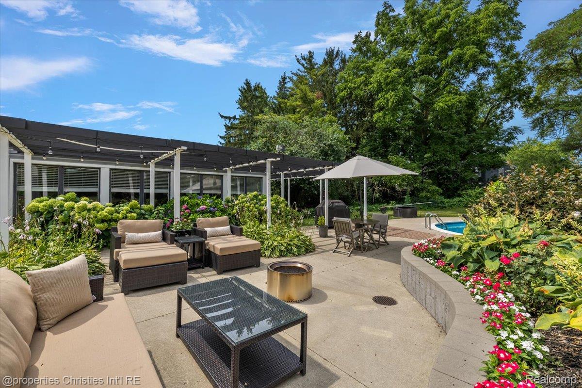 3060 Chickering Lane