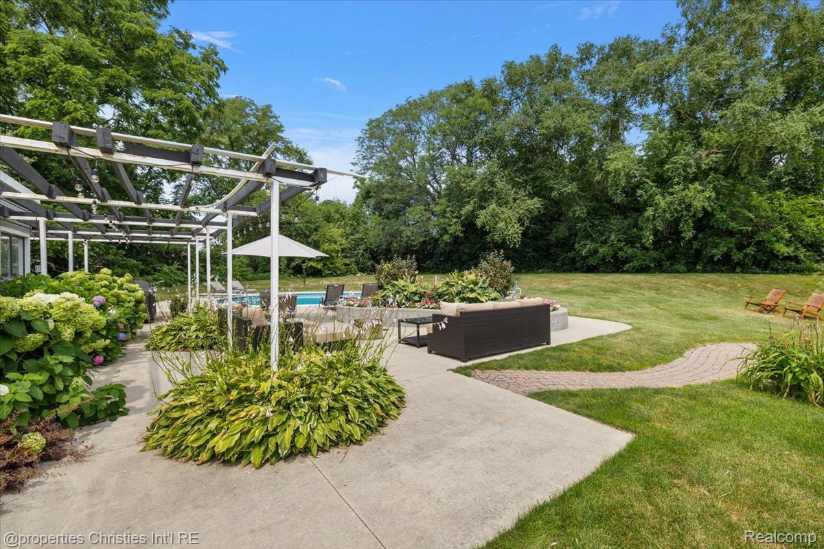 3060 Chickering Lane