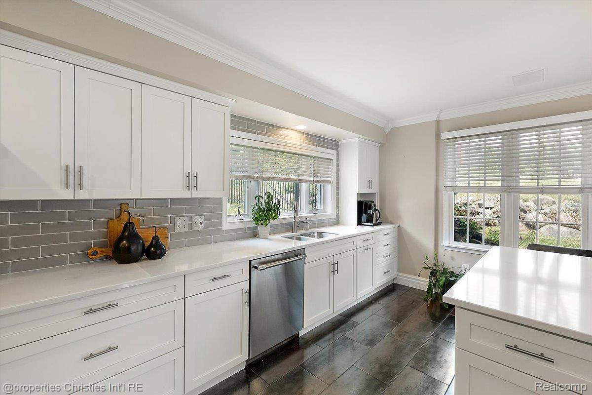 3060 Chickering Lane