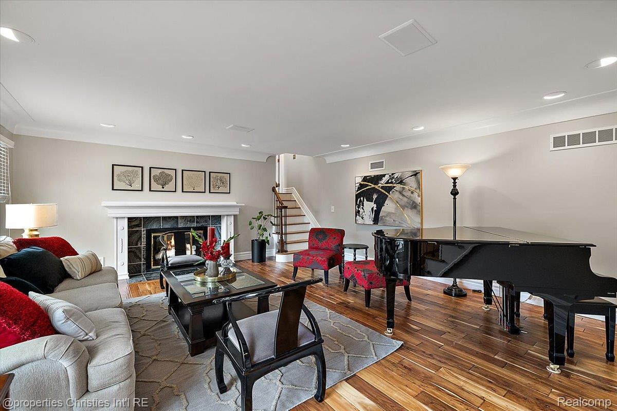 3060 Chickering Lane
