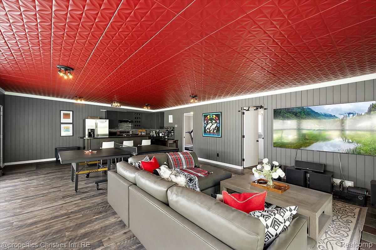 3060 Chickering Lane