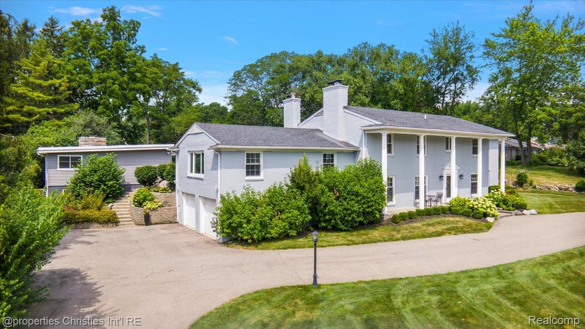 3060 Chickering Lane