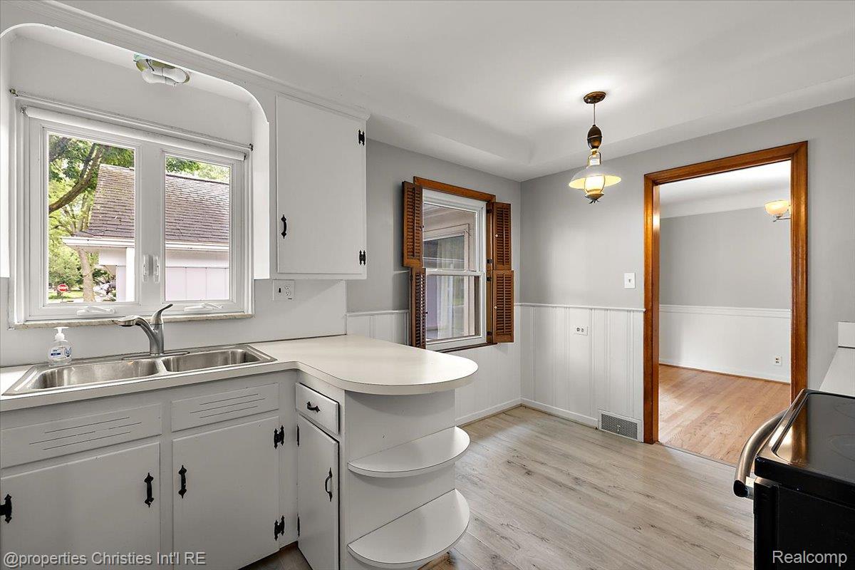 31711 Arlington Drive