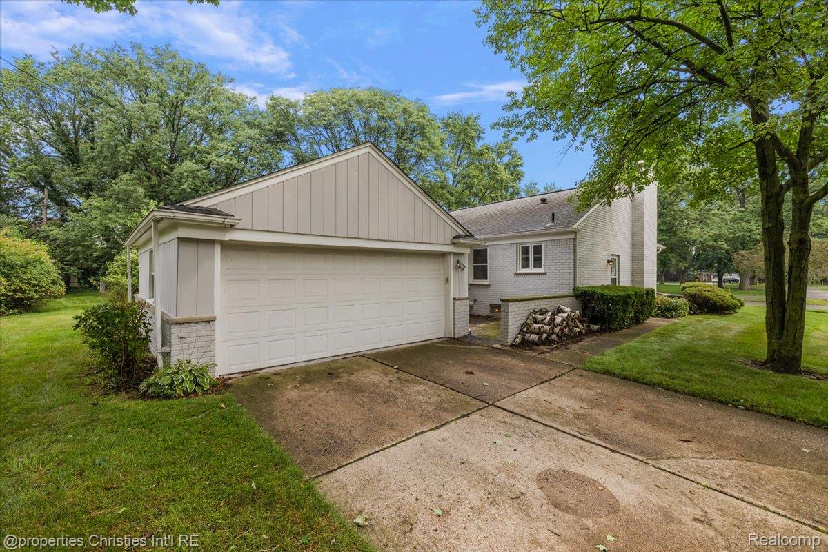 31711 Arlington Drive