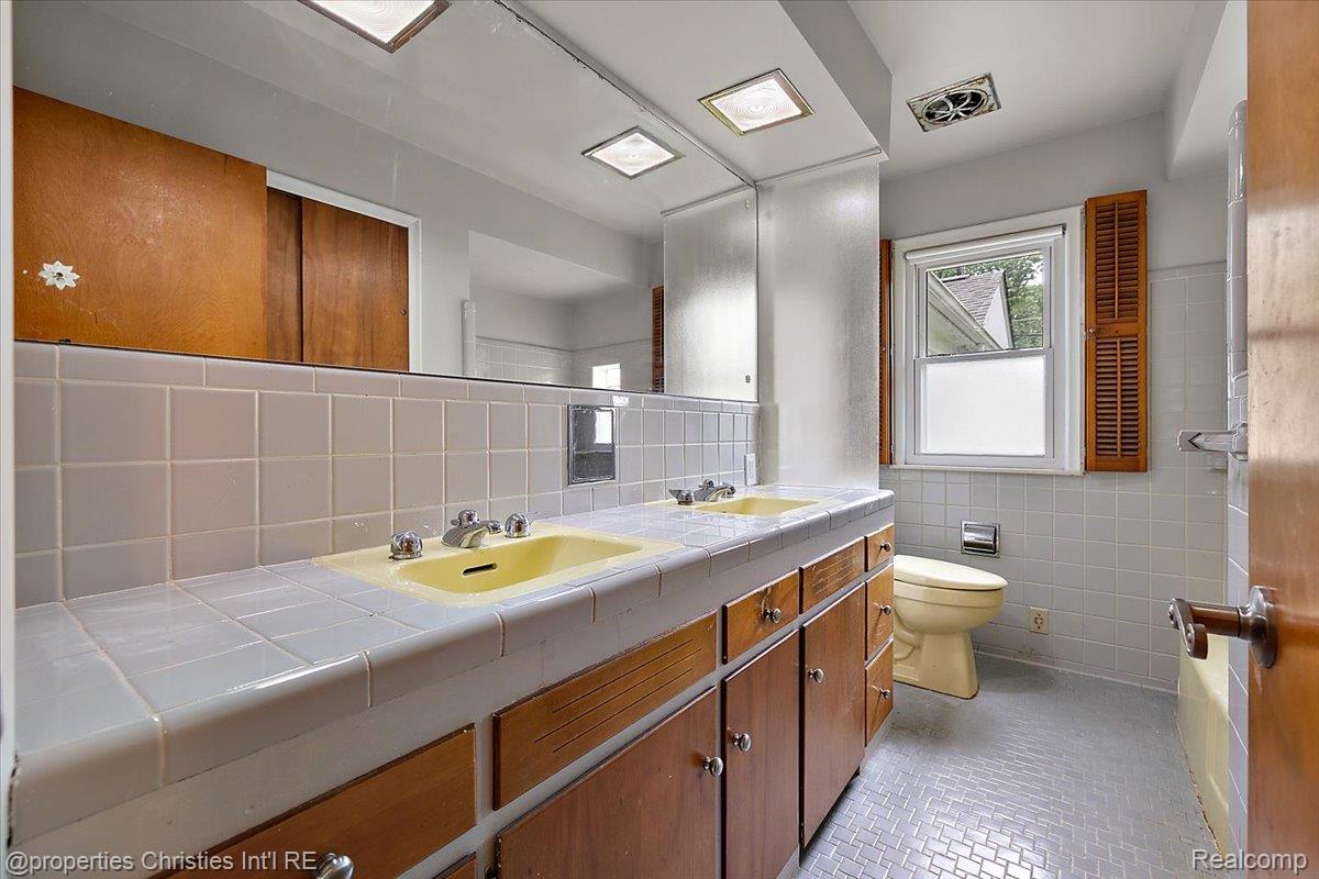 31711 Arlington Drive