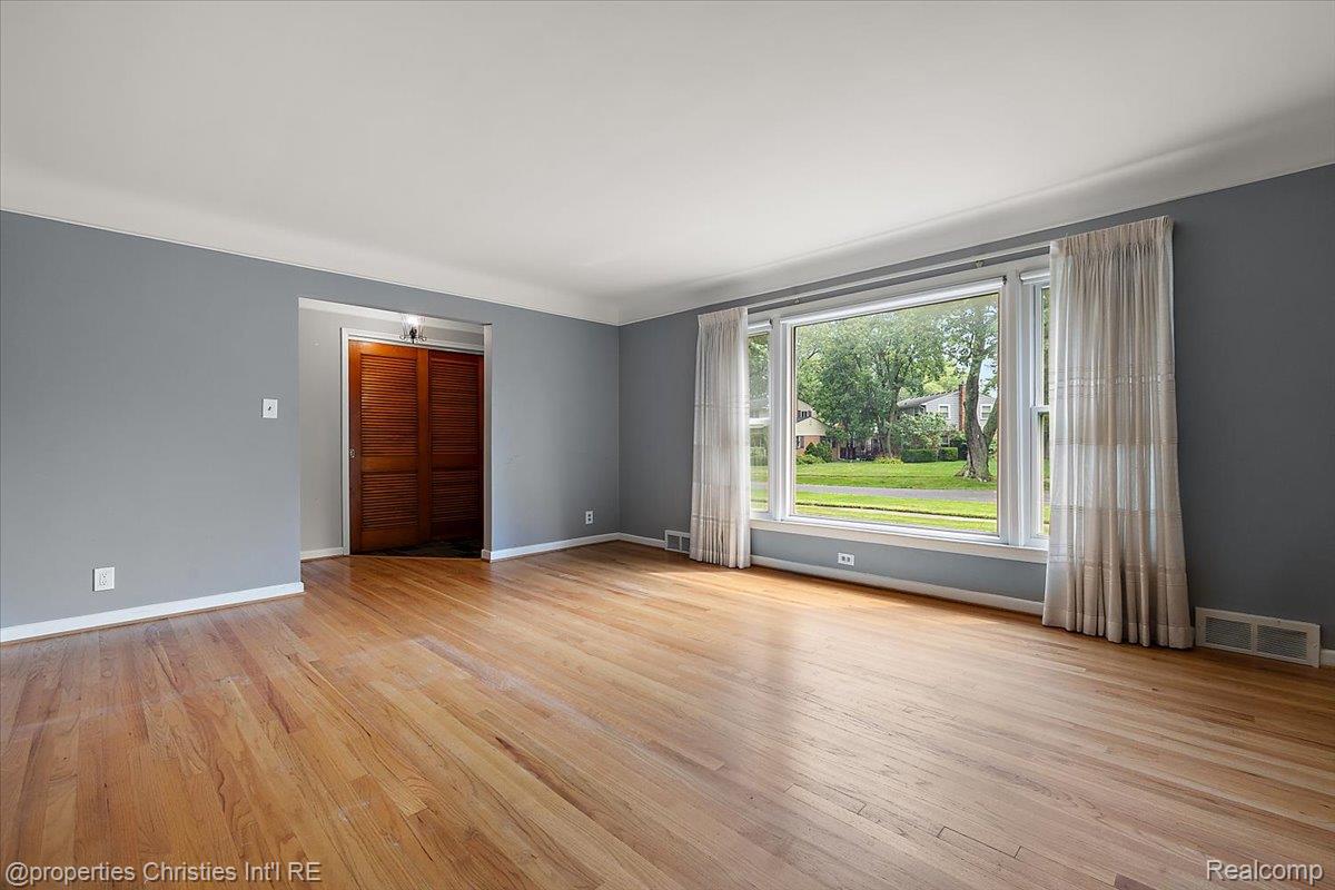 31711 Arlington Drive