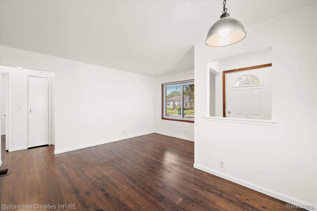 28967 Beechwood Avenue