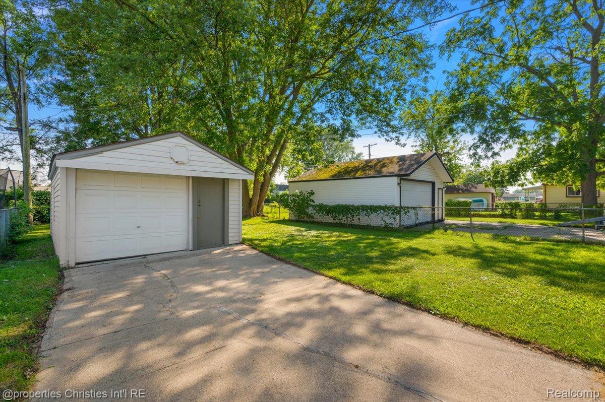 28967 Beechwood Avenue