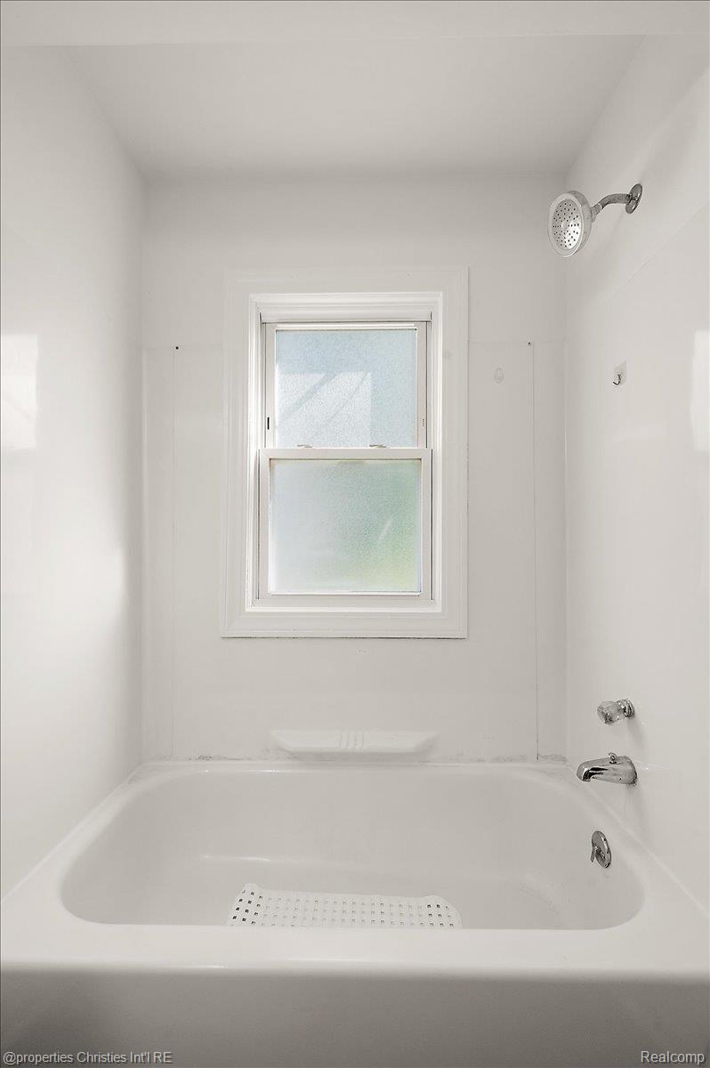 28967 Beechwood Avenue