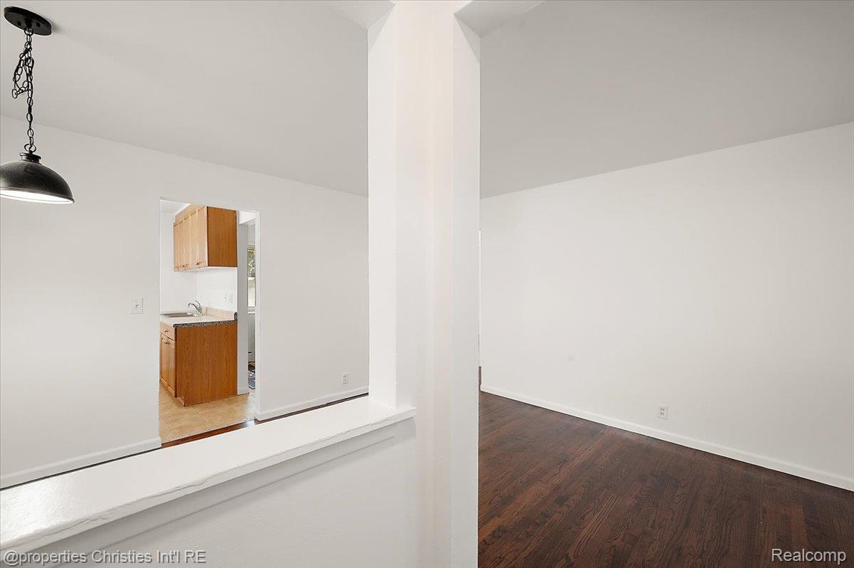 28967 Beechwood Avenue