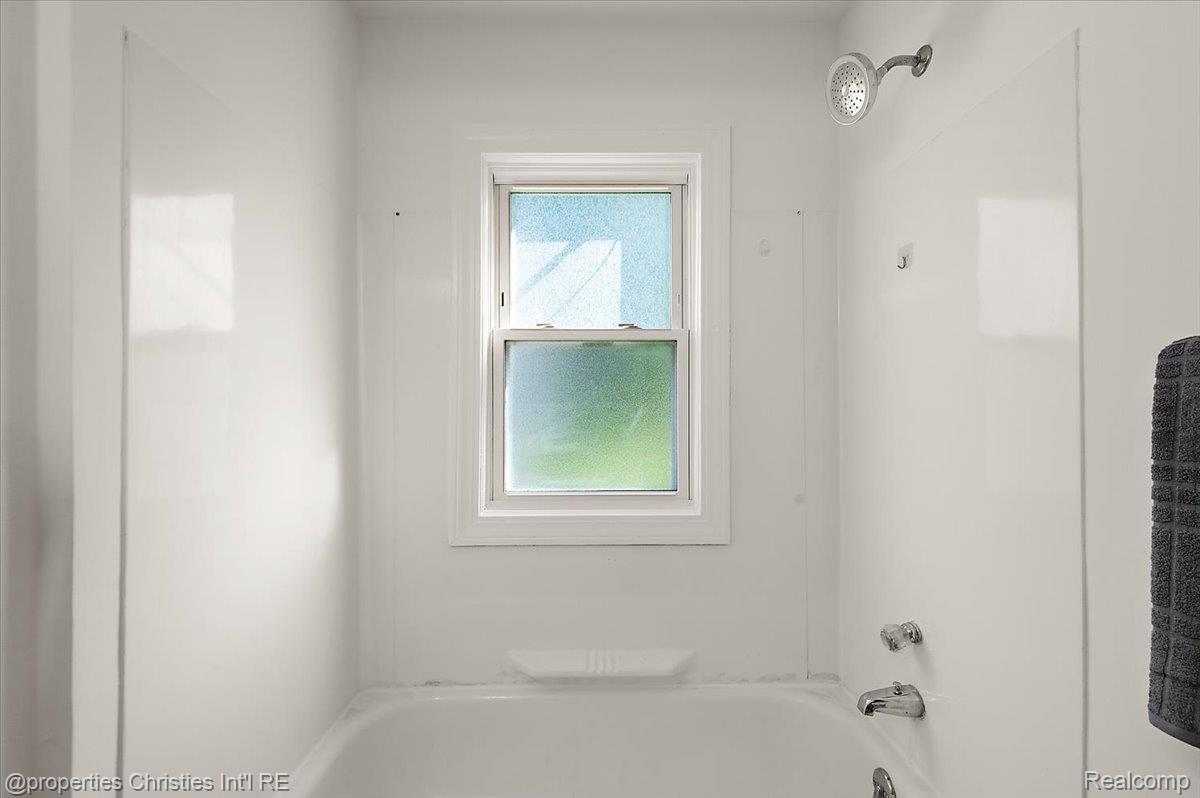 28967 Beechwood Avenue