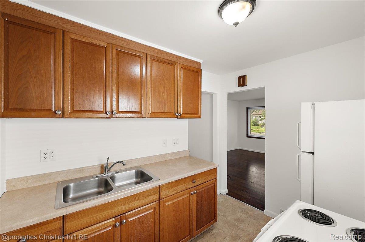 28967 Beechwood Avenue