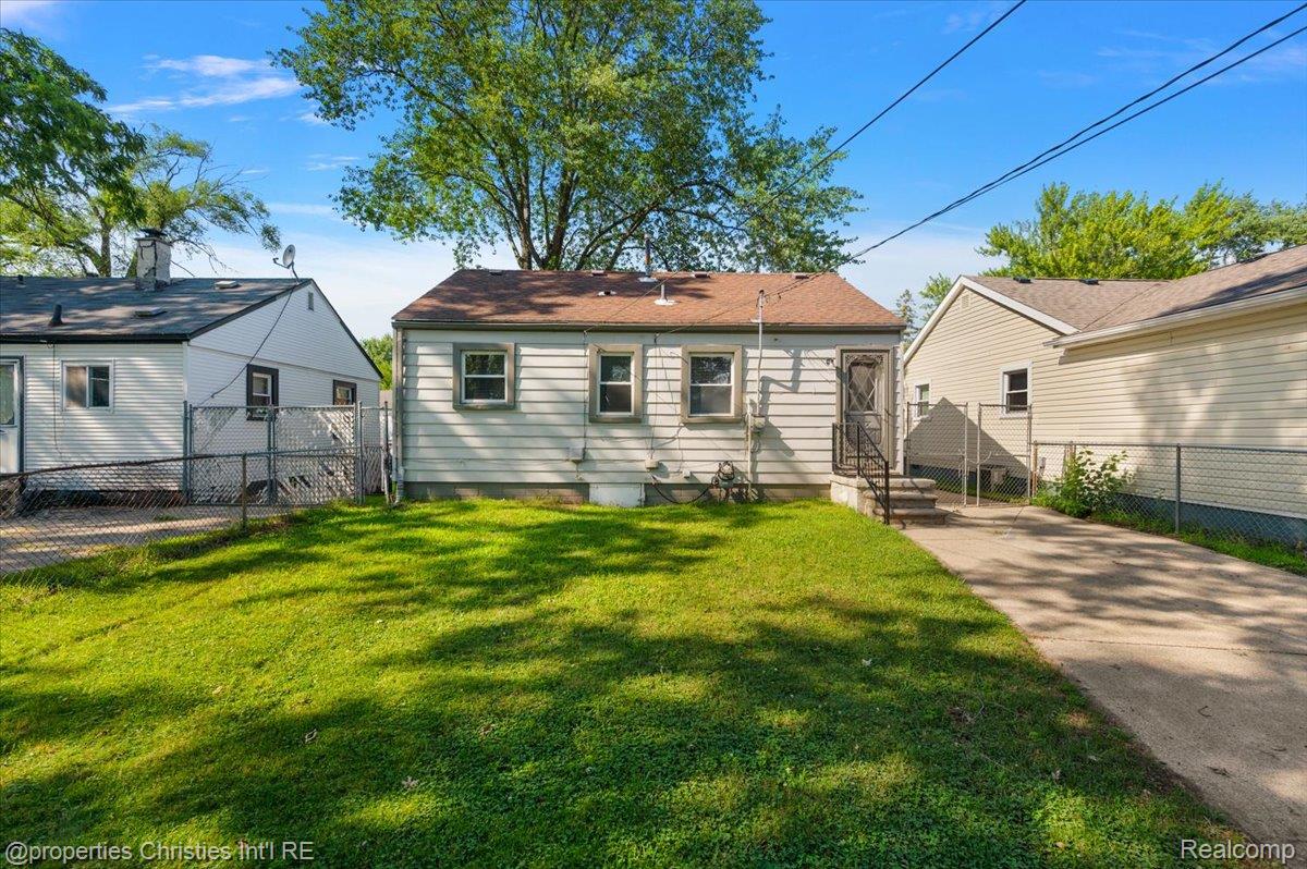 28967 Beechwood Avenue