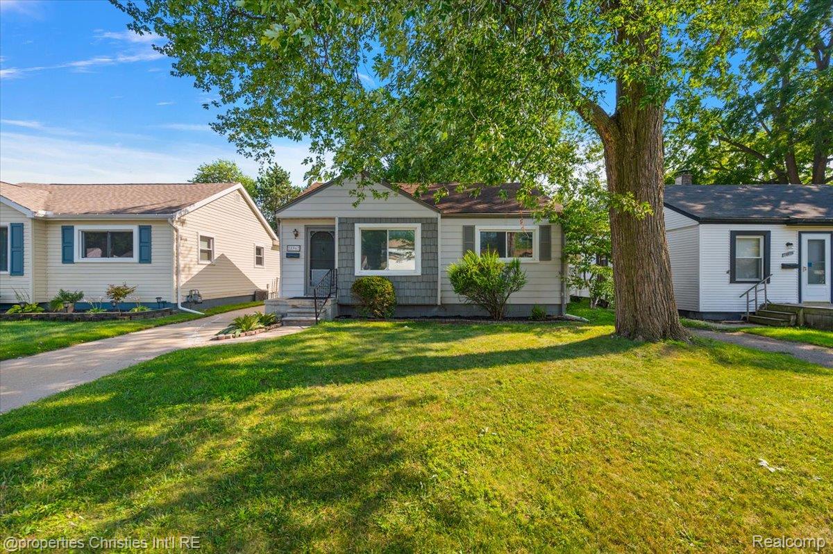 28967 Beechwood Avenue