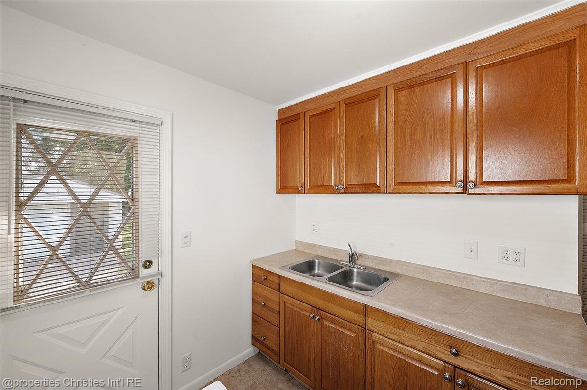 28967 Beechwood Avenue