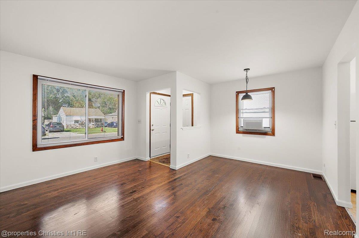 28967 Beechwood Avenue