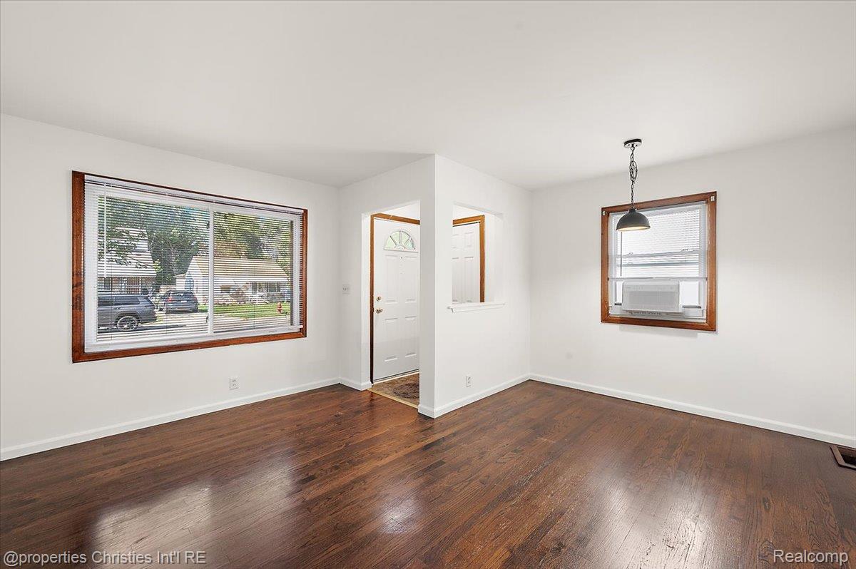 28967 Beechwood Avenue