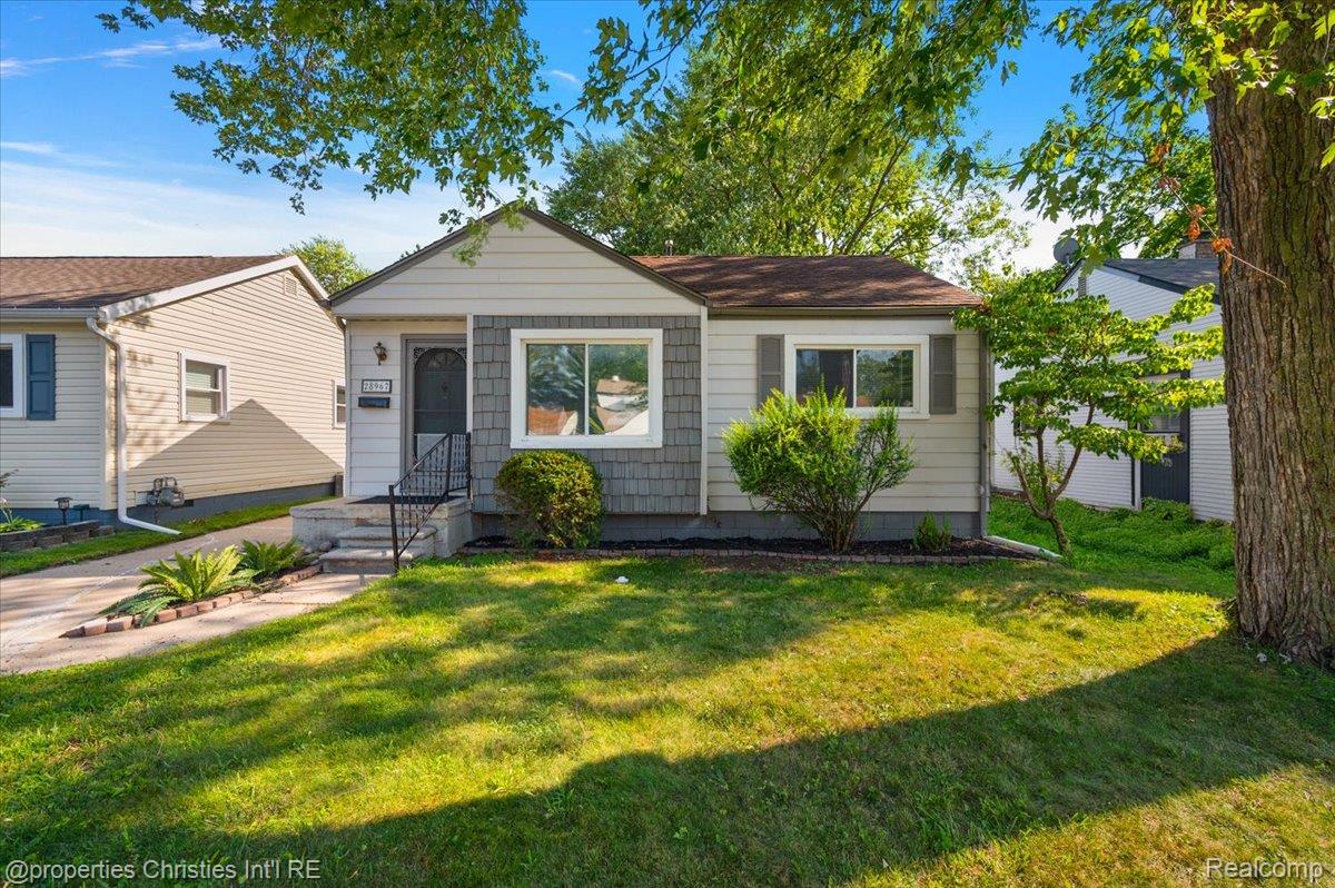 28967 Beechwood Avenue