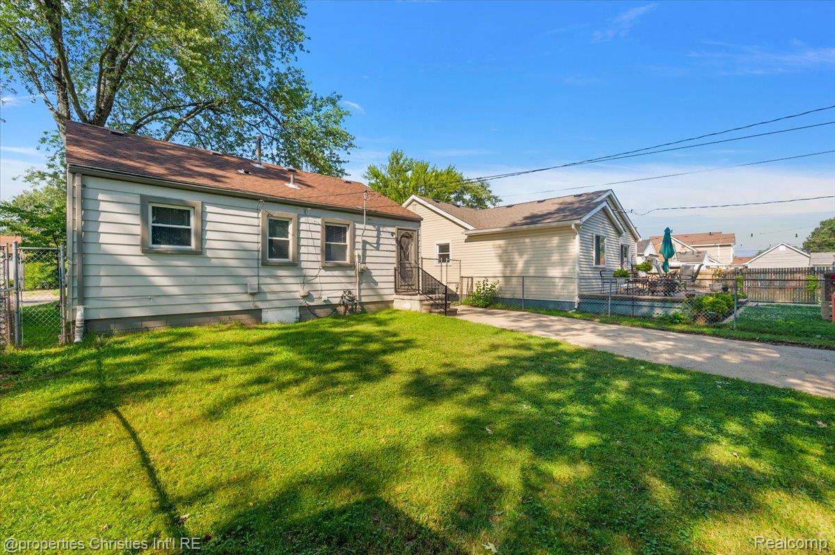 28967 Beechwood Avenue