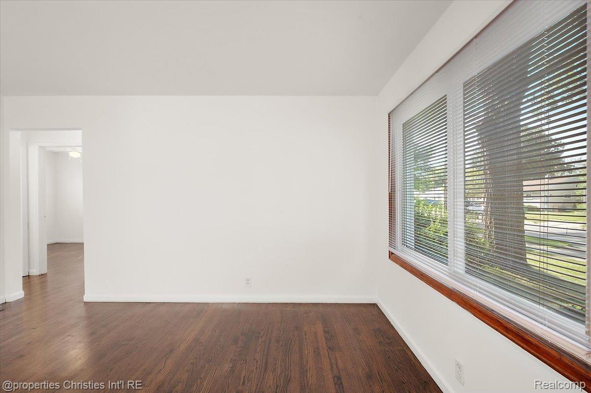 28967 Beechwood Avenue