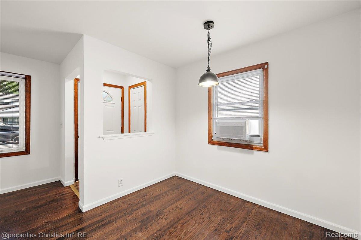 28967 Beechwood Avenue