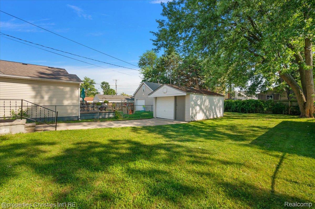 28967 Beechwood Avenue