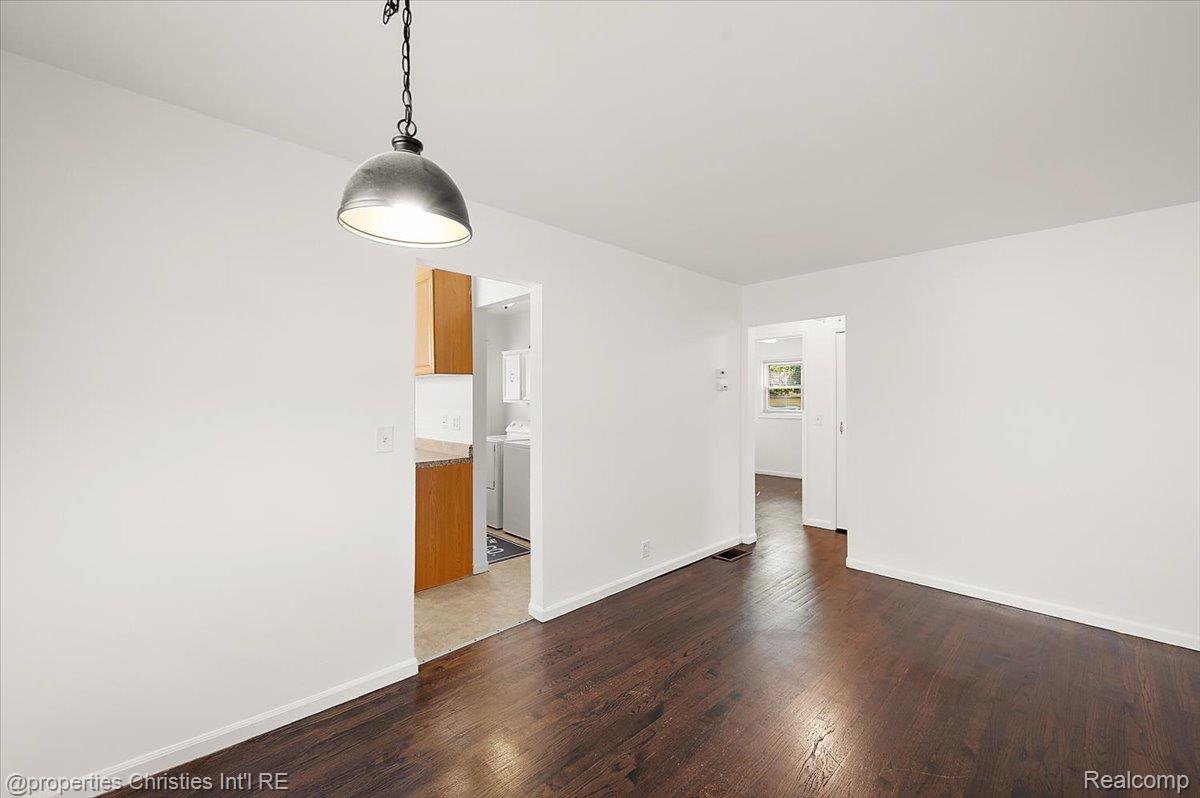 28967 Beechwood Avenue