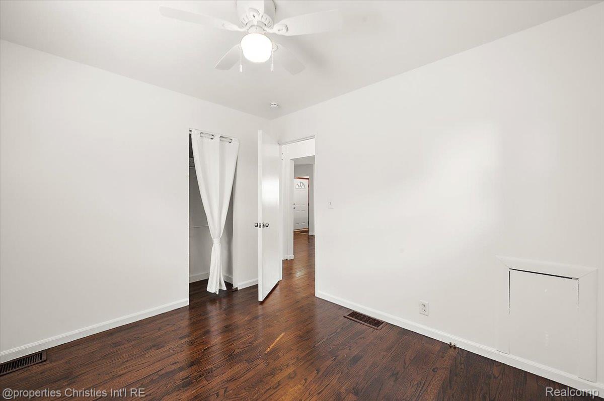 28967 Beechwood Avenue