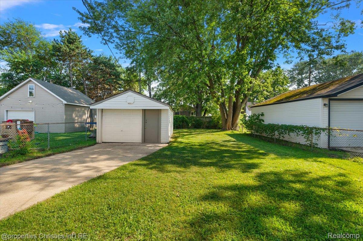 28967 Beechwood Avenue