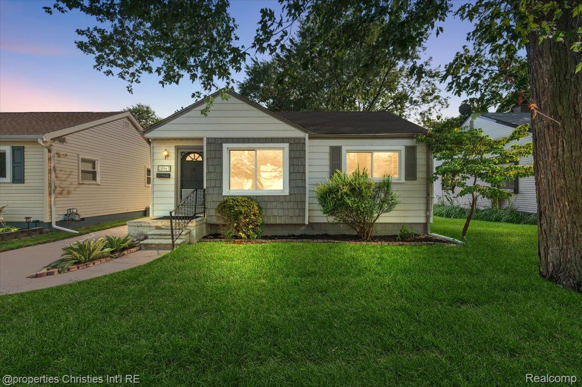 28967 Beechwood Avenue