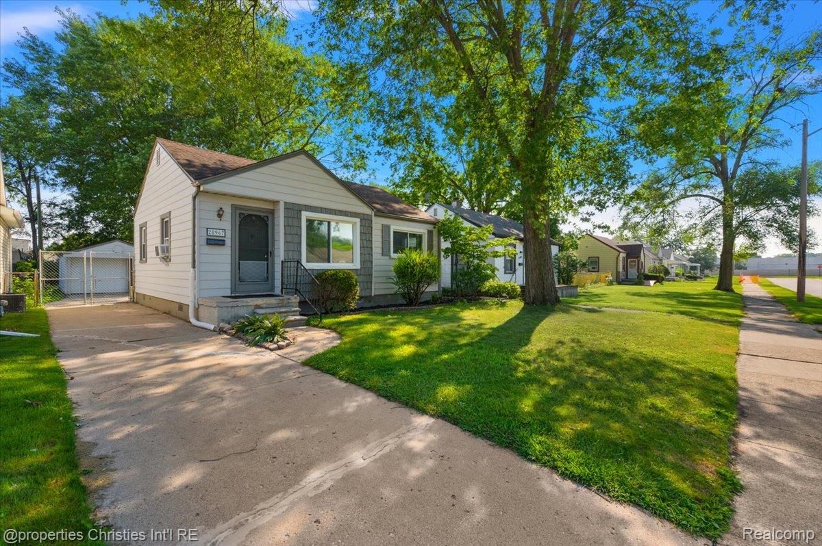 28967 Beechwood Avenue