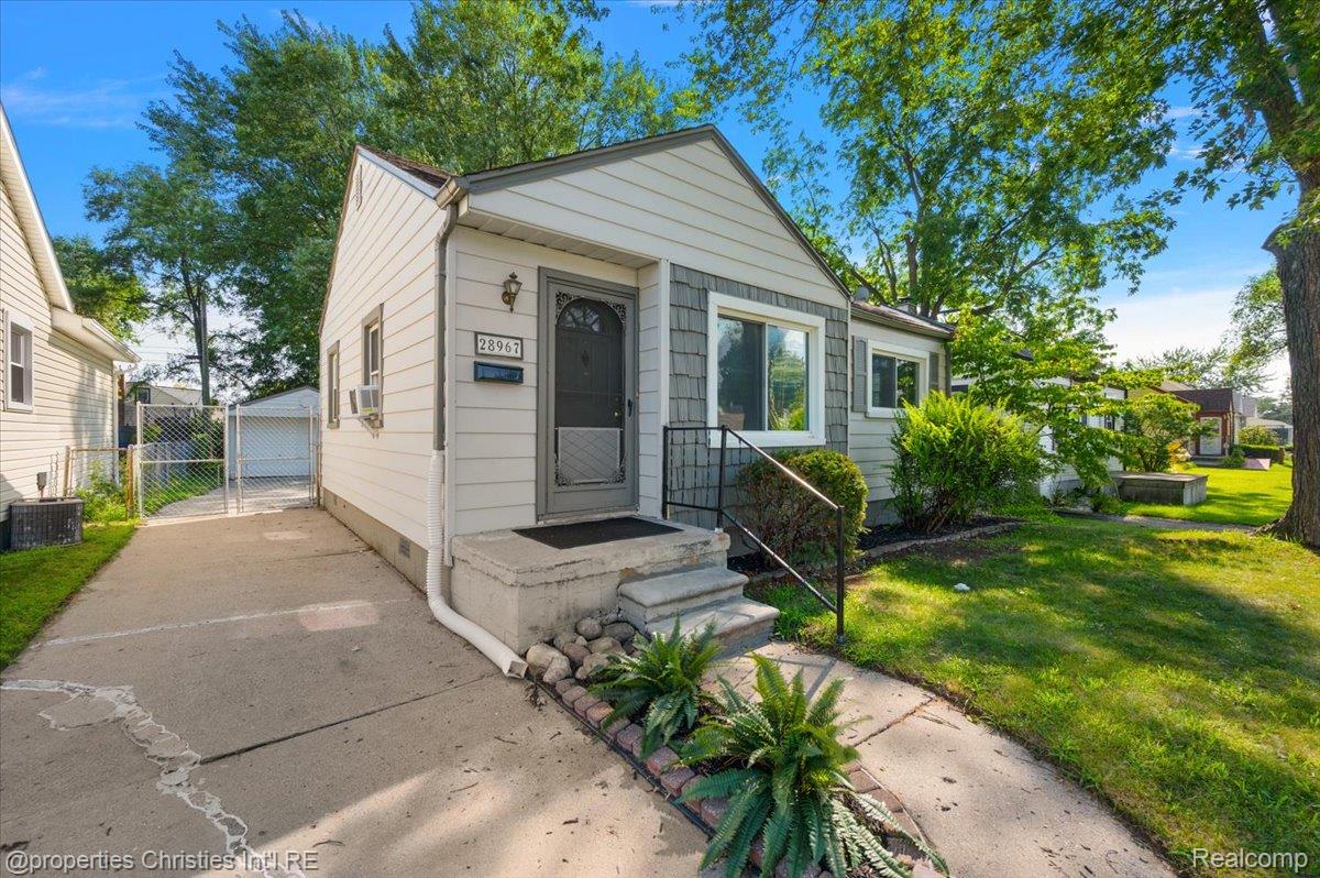 28967 Beechwood Avenue