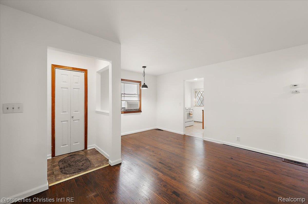 28967 Beechwood Avenue