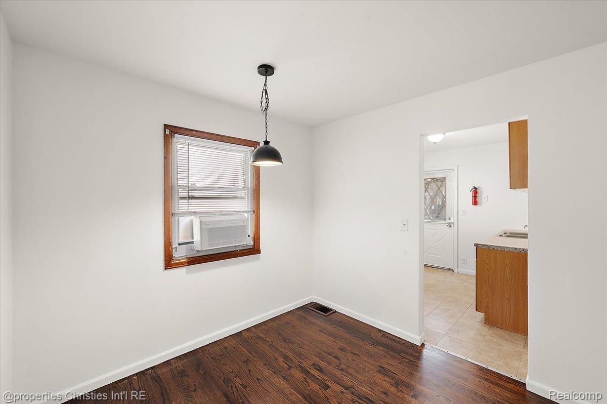 28967 Beechwood Avenue