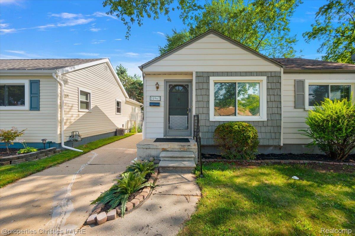 28967 Beechwood Avenue