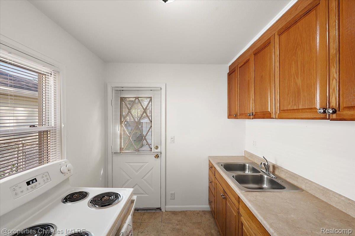 28967 Beechwood Avenue