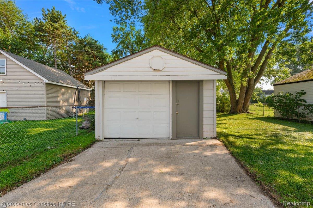 28967 Beechwood Avenue