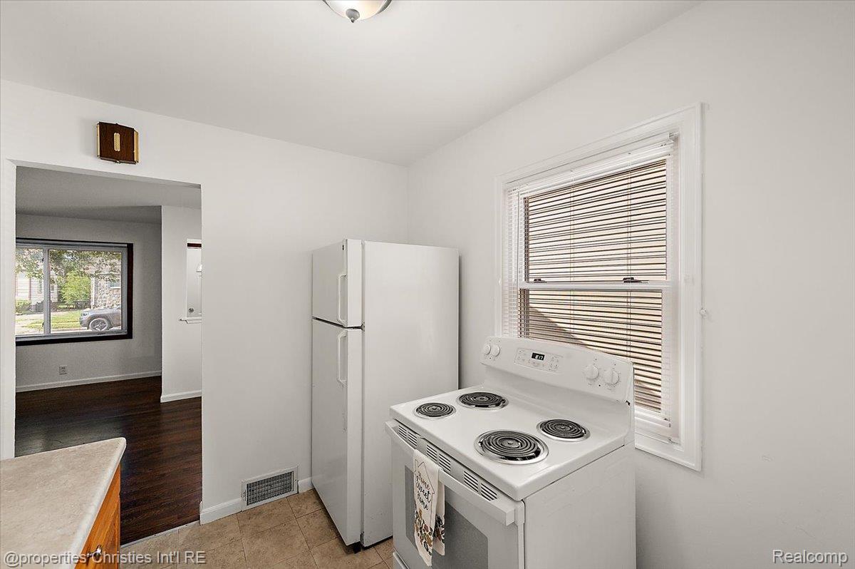 28967 Beechwood Avenue