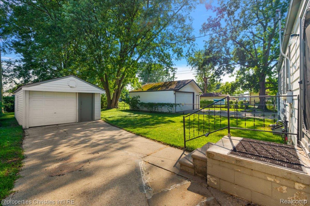 28967 Beechwood Avenue