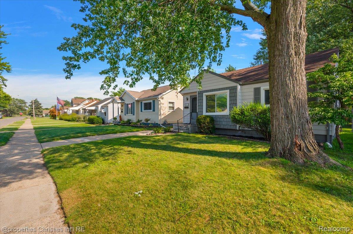 28967 Beechwood Avenue