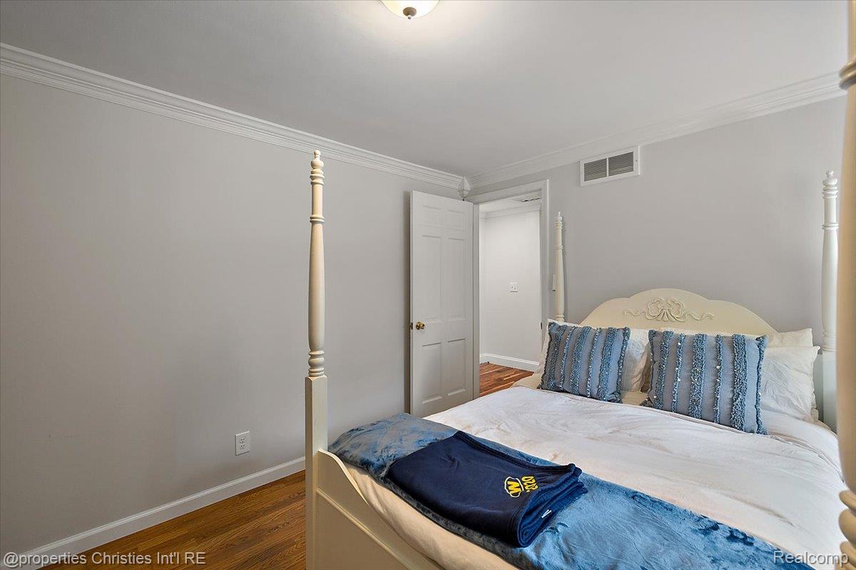3060 Chickering Lane