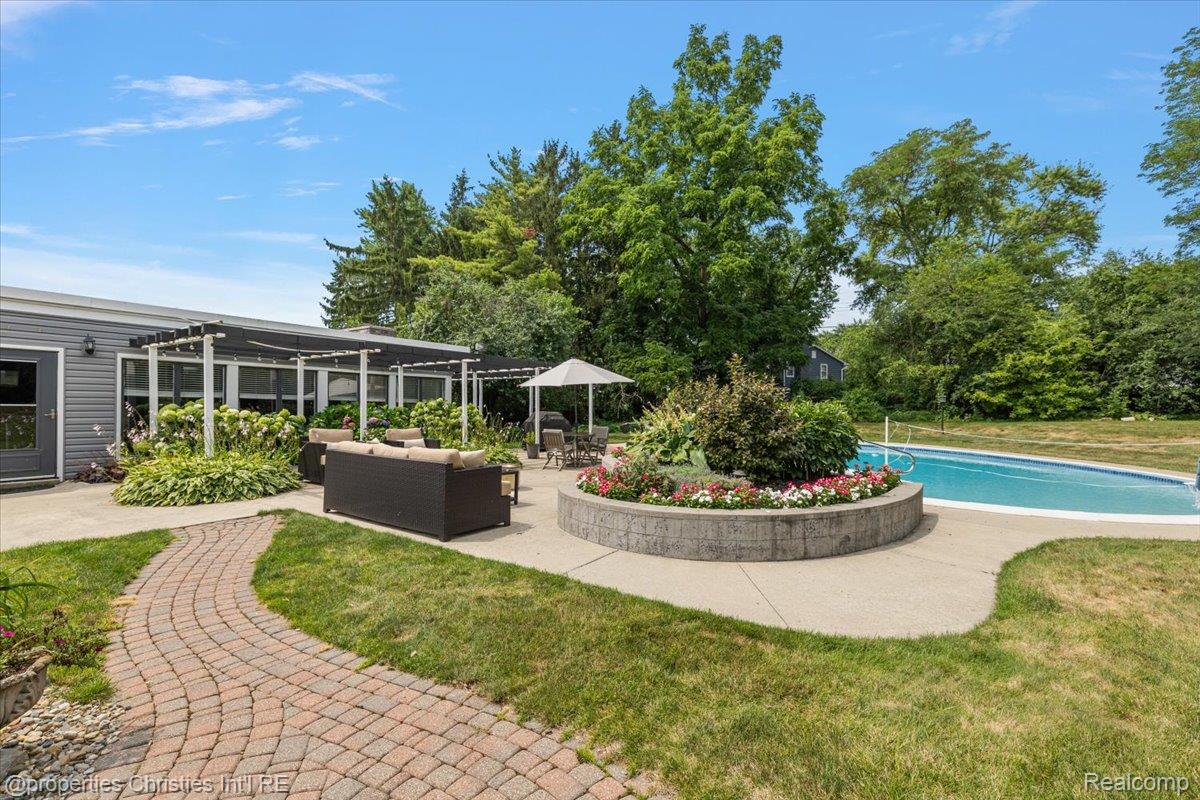 3060 Chickering Lane
