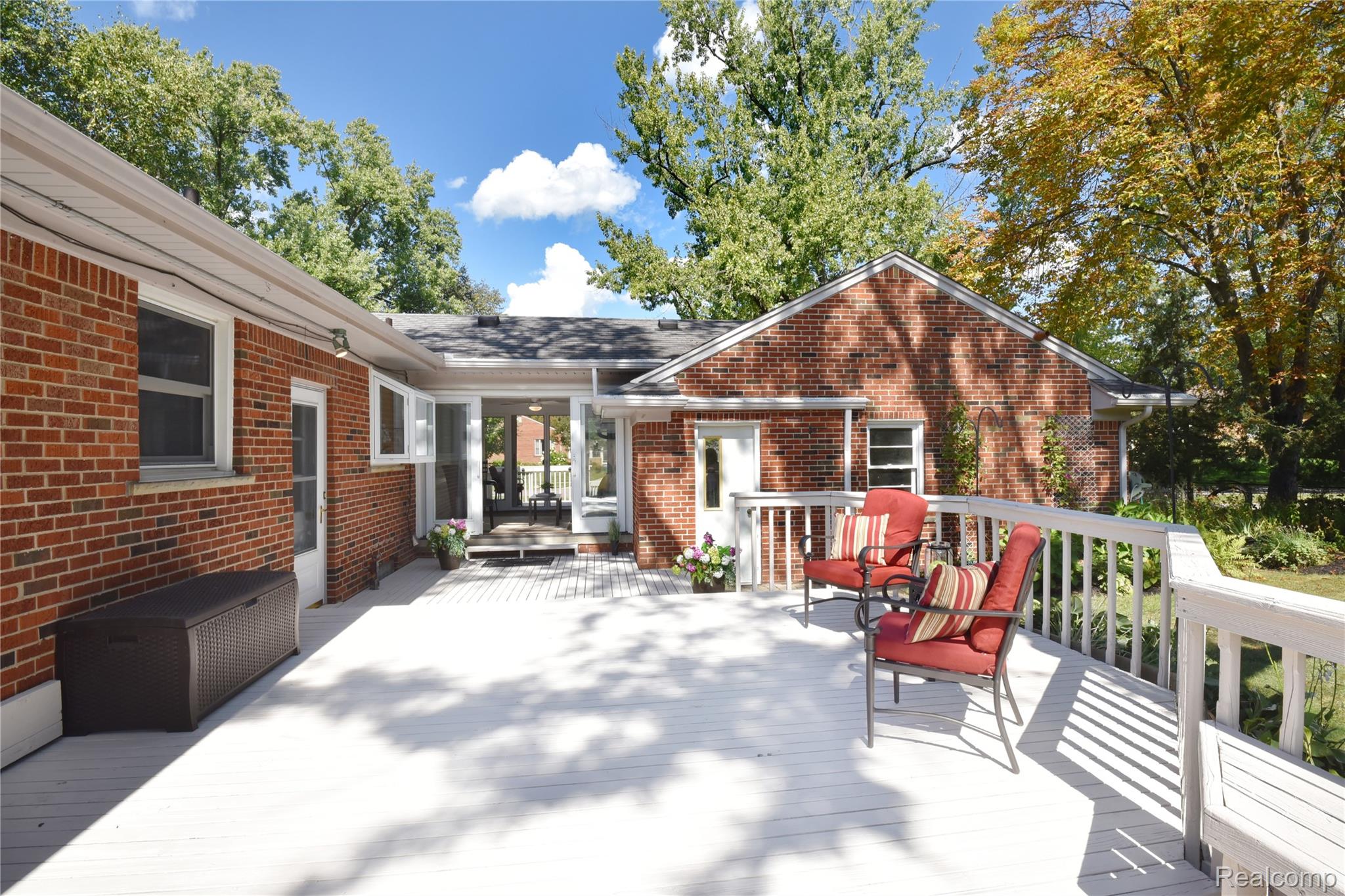 18146 Riverside Drive